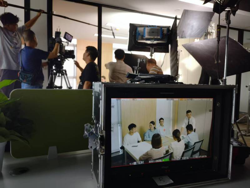 麻江县TVC拍摄公司：科技产品视觉化大师，诠释未来感与功能美学